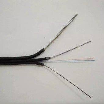 1 chaqueta del miembro de fuerza del alambre de acero del cable de descenso de la base FTTH G657A LZSH