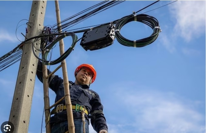 Cable de caída FTTH de soporte automático de forma de arco con 4 núcleos para comunicación telefónica