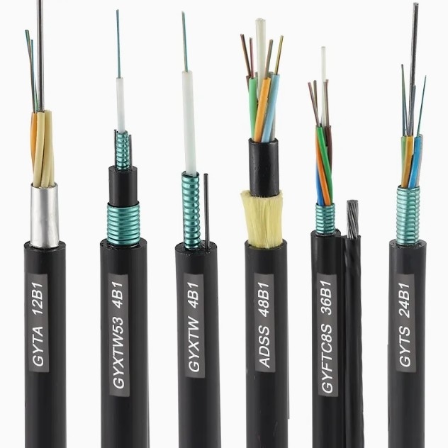 Cables de fibra de tubo suelto PBT de alta durabilidad GYTA53 con diseño de enterramiento y material blindado de aleación de aluminio