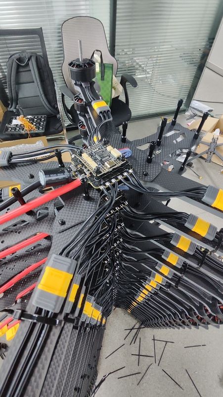 13 pulgadas SE FPV Drone Transmisión de señal estable Imágenes de alta definición Larga duración de la batería y desmontable