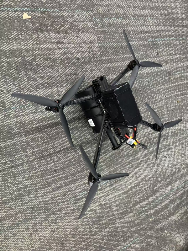 Material de la cubierta confidencial para drones FPV Quadcopter, 25 km/rollo, cableado interno a externo, tipo de conector FC para alta resistencia a la tracción