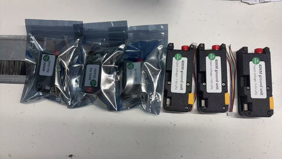 Material de la cubierta confidencial para drones FPV Quadcopter, 25 km/rollo, cableado interno a externo, tipo de conector FC para alta resistencia a la tracción