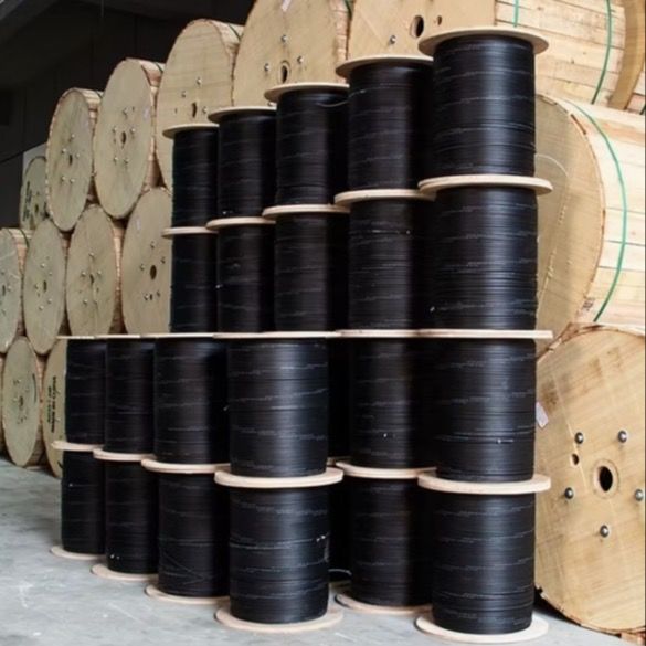 Cables ópticos FTTH de cable negro, de 4 núcleos, utilizados para la construcción de comunicaciones