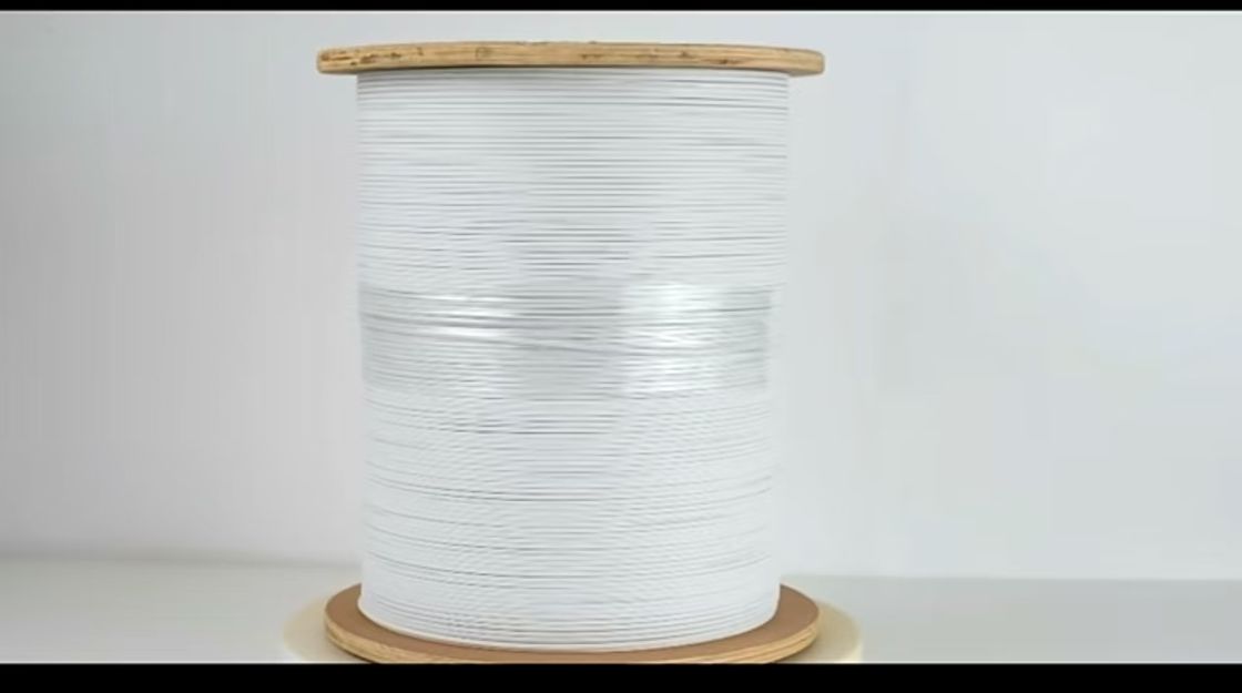 Cable óptico mariposa reforzado con metal, cubierta exterior LSZH y fibra resistente a la flexión para cableado de sistemas FTTX