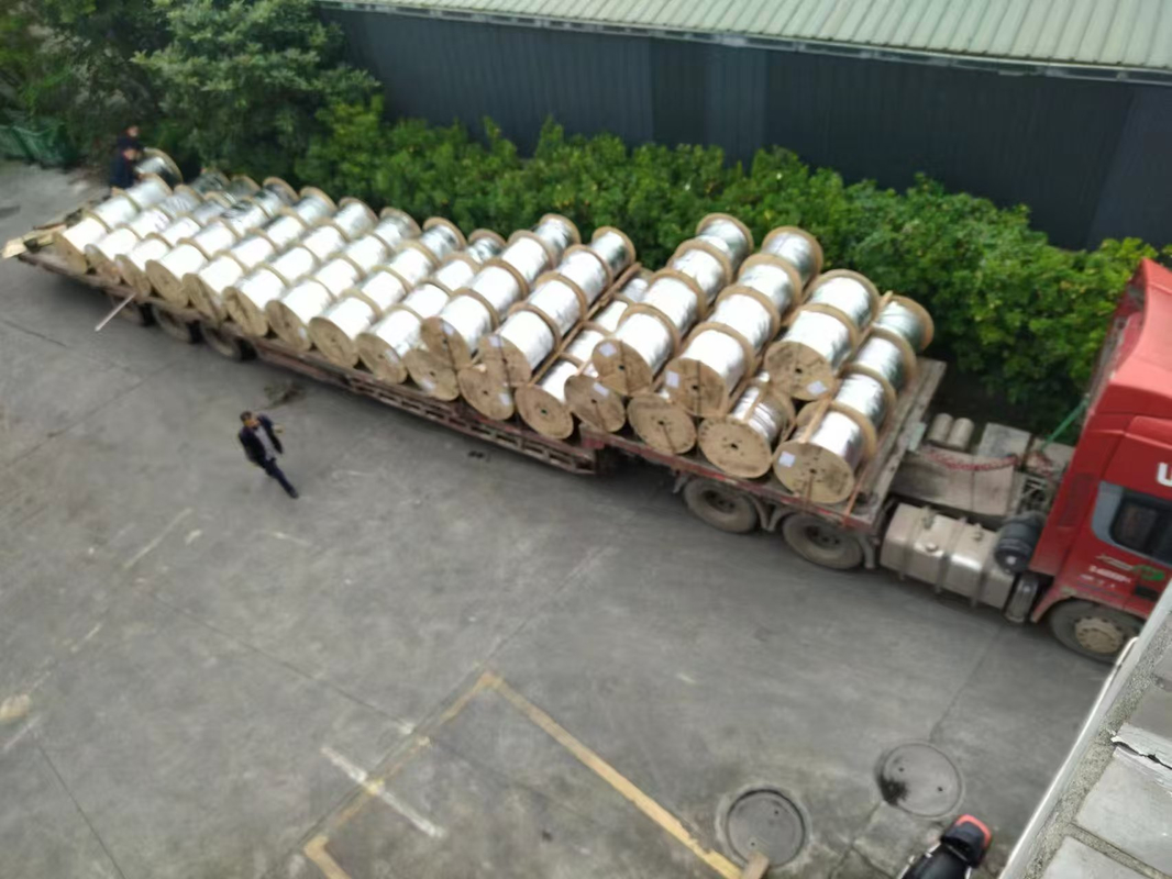 Introducción de cable óptico en forma de mariposa